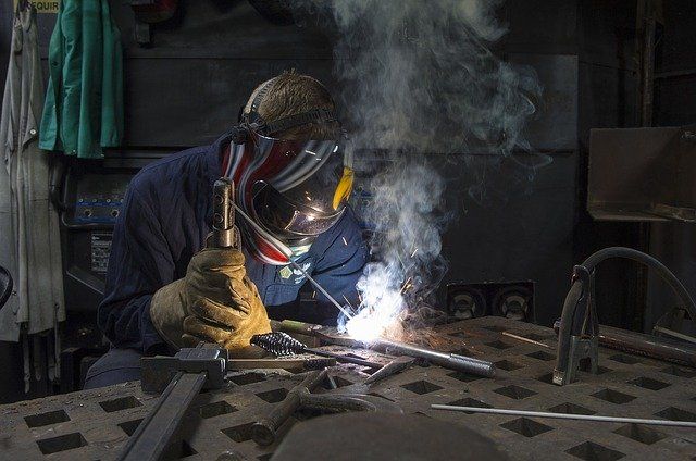 riesgos trabajar solo: materiales